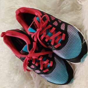 Women's Reebok Memory foam Sneakers Size 6 NWOT